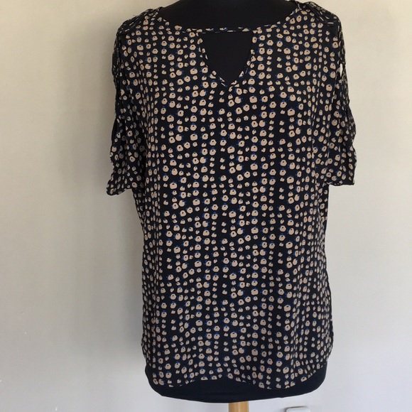 FATE Black Floral Cutout Top - Picture 2 of 7